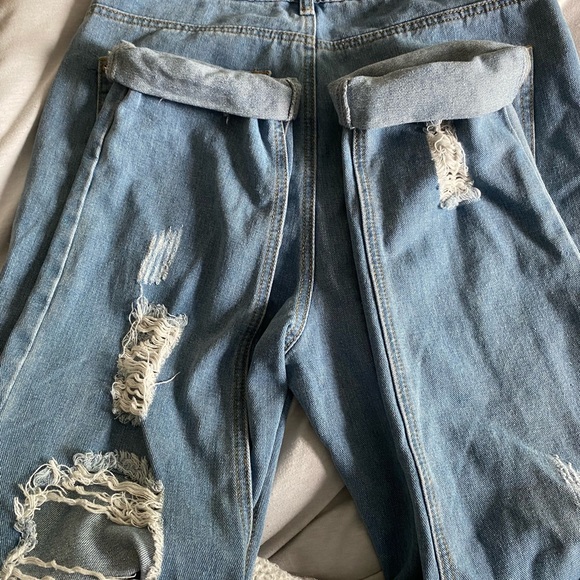 Boohoo High Waist Light Wash Distress Mom Jeans - Picture 5 of 11